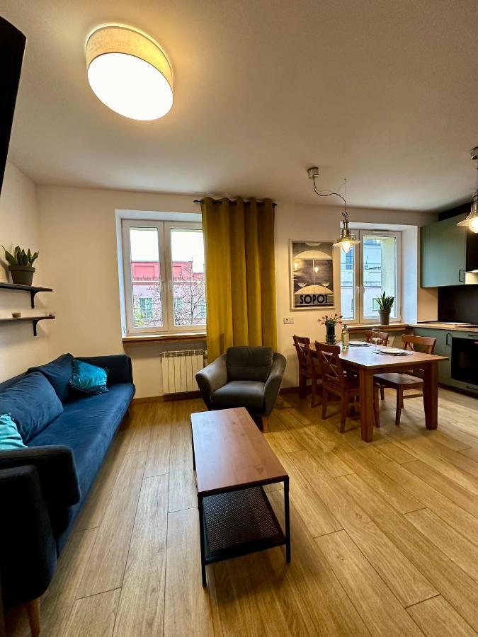 Jazz Apartament Czestochowa Centrum 2-Bedroom Exterior photo